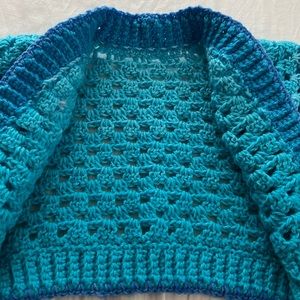 Hand-made crocheted sweater 0-3months(*possibly up to 6 months)